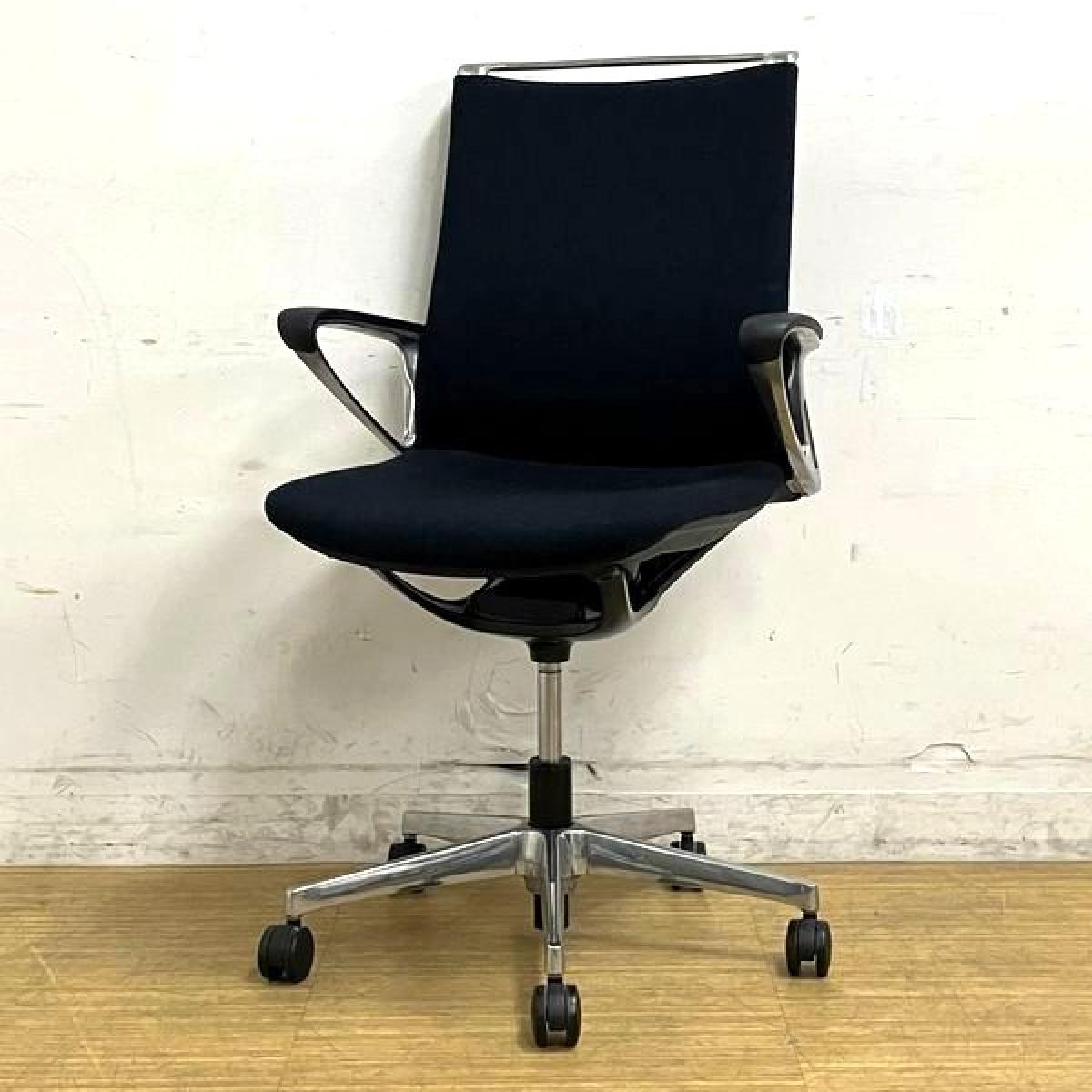 オカムラ　モード　ミドルバックモデル　デザインアーム　張地：ヘリンボーン　色：ブラック　インテリア性の高いこだわりのクロス生地を採用
                        モード
                                    中古
            