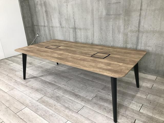 カフェ風オフィスにもマッチするデザイン性抜群の大型テーブルが入荷！大人気のミーティングシリーズ！リフレッシュルームや応接室にもおすすめ！
■オカムラ/ライブス（Lives）/木目調　四つ脚タイプ