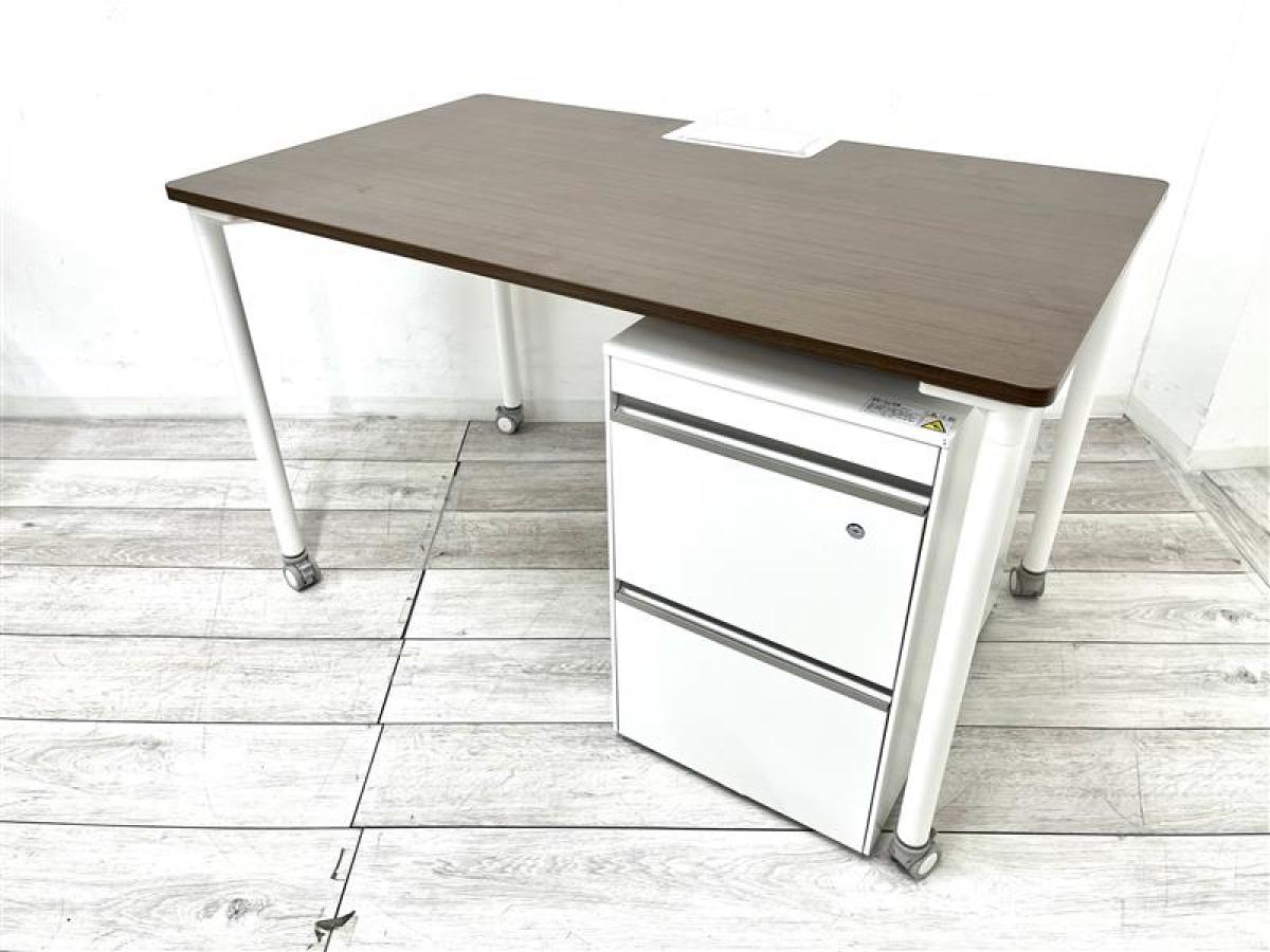 【セット商品】【定価約17万円】【増員の際に便利なデスクとワゴンのセット！】■イトーキ（ITOKI）製　アクティブフィールド（Active Field）　W1200×D700㎜　■キャスター付き　■天板：木目ブラウン/脚：ホワイト　■イトーキ（ITOKI）インクルード (IncLude)　3段ワゴン　H650mm　■ホワイト　■シリンダー錠　※セット商品のため配送料要相談
                        アクティブフィールド
                                    中古
            