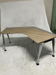 【訳アリ品】ブーメランデスク　コクヨ　SAIBI-TX　空間をシンプルに美しく彩る　天板カラー：グレインドミディアム　長辺1150　短辺610　
〈岐阜・愛知・三重・静岡・福井〉