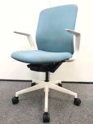 ミドルクラスの定番チェアが入荷！淡いカラーリングで爽快感抜群！おすすめの肘付チェア！
■内田洋行/クレネ/アクアブルー