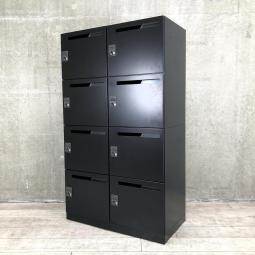 【1台で8人分の収納可能なモバイルロッカー！増員・拠点開設に】■コクヨ（KOKUYO）製　8人用パーソナルロッカー　W900×H1550㎜　投函口あり　■ダイヤル錠　■ブラック △