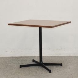 【在庫入替セール品！】おしゃれなブラウン天板の角テーブル　脚もブラックでスタイリッシュな見た目【引き締まったオフィス、休憩スペースに！】【T8】