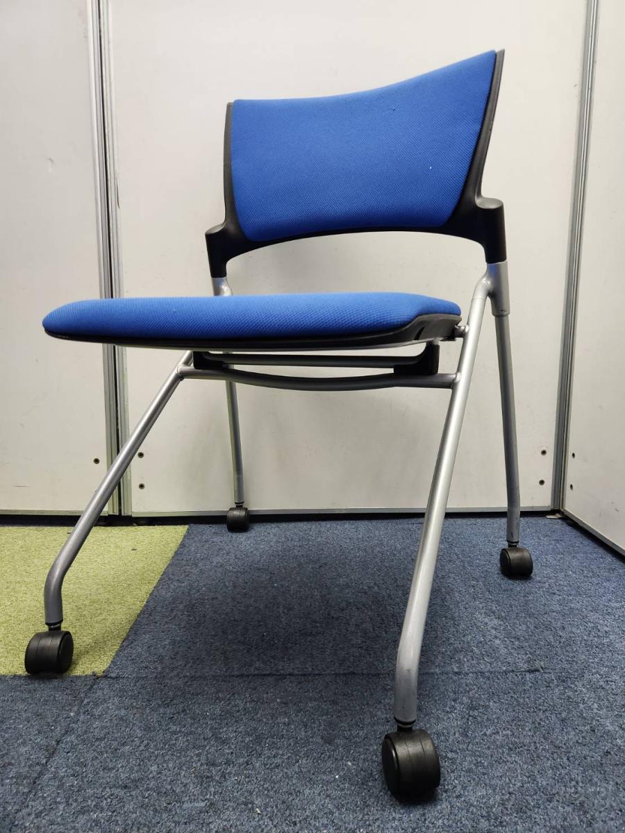 【在庫入れ替え】【定番商品】空間を有効活用！　■イトーキ　マノス　ネスティング　キャスター付き
                        マノスチェア
                                    中古
            