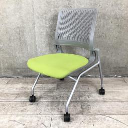 【高いデザイン性と長時間利用でも快適な座り心地のミーティングチェア！】■コクヨ（KOKUYO）製　オルディナ（Ordina）チェア　肘無しミーティングチェア　ネスティングチェア　■背面樹脂メッシュ：グレー　■座面：ライトオリーブ【K8】