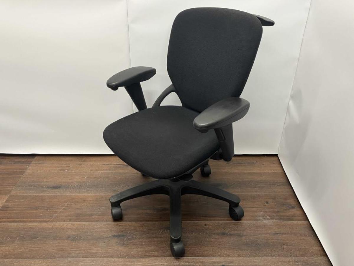 【訳あり特価品】※一部不良ありのためお安くご案内可能！！【人気のブラックカラーのコンパクトなOAチェア！コスパで選ぶならこれしかない！】■イトーキ（ITOKI）製　Prego(プレーゴ）　肘付ハイバック　デスクチェア　■可動肘　■ハンガー付　■ブラック(BLACK)〈岐阜・愛知(名古屋)・三重・静岡・福井〉
                        プレーゴチェア
                                    中古
            
