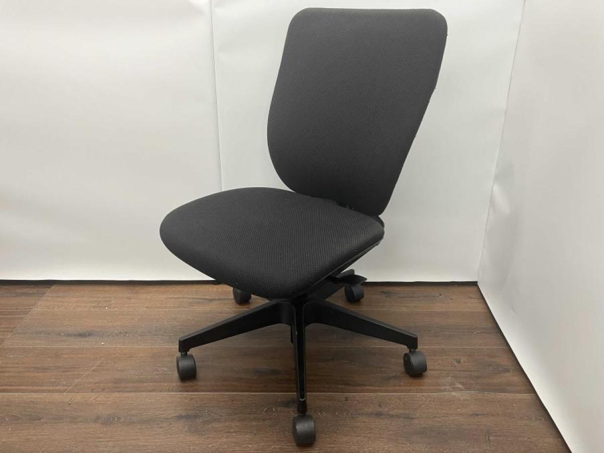 【在庫入れ替えSALE】【使いやすさ抜群の人気オフィスチェア！】【一人ひとりにマッチする座り心地！】■ITOKI（イトーキ）製　プラオ（PRAO）　肘無ハイバック　　■ランバーサポート付　■ブラック 〈岐阜・愛知・三重・静岡・福井〉
                        プラオチェア
                                    中古
            