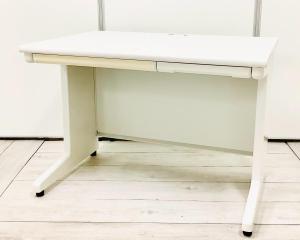 【在庫入替セール品！】コンパクトな幅1000㎜！定番ホワイト平デスクが入荷！
■プラス/LA/ホワイト　引出付