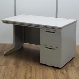 【商品入替のため、残り3台限り】【側面/脚周り日焼けあり】オカムラ製 　SDシリーズ　ライトグレー　3段引き出し一体型で圧倒的な収納力！　人気の定番デスク！　W1200片袖机！！