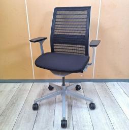 【在庫入替品】スチールケース（Steelcase）シンクチェア　固定肘　ブラック　背面メッシュ