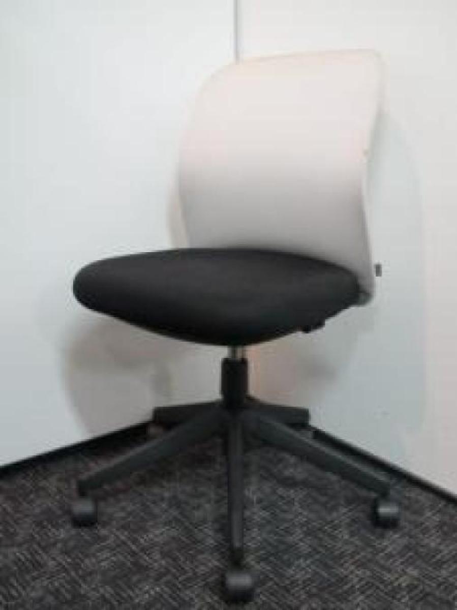 【在庫入替セール】【6脚限定】【ツートンカラーでおしゃれ！】コクヨ　アガタD【ミーティングスペースにもおすすめ】【K8】【T8】
                        アガタDチェア
                                    中古
            