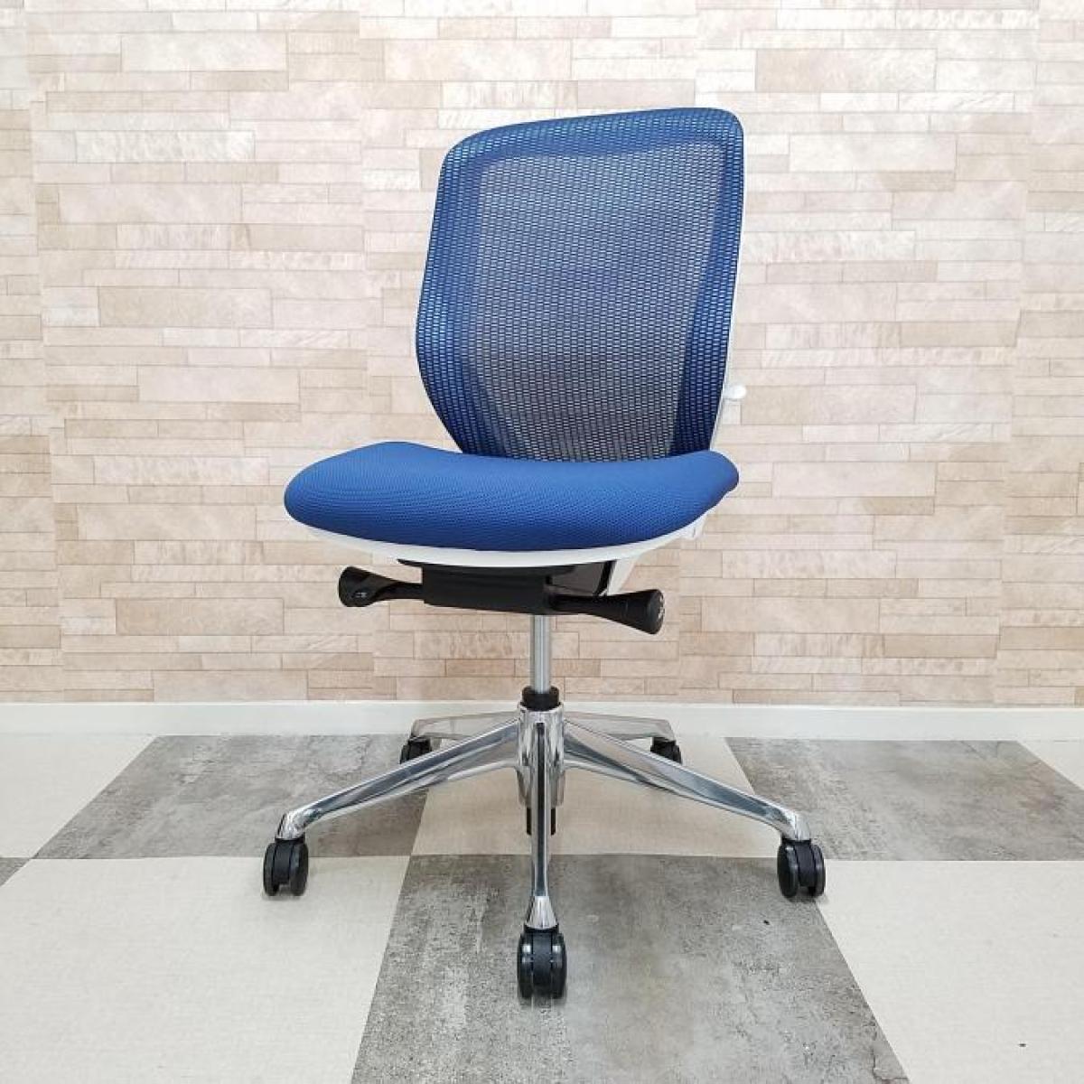 at　オカムラ　シルフィーチェア　ローバック　固定肘　前傾機能　メッシュ　中古品 中古】シルフィーメッシュ オカムラ/okamura 肘付ローバック