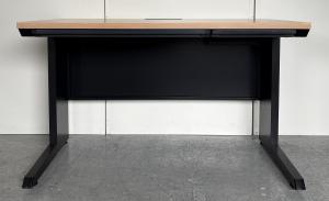 【6台限定】【希少品】【安心の国内メーカー！スタンダードなサイズ幅1200㎜のオフィスデスク！】 ■ITOKI（イトーキ）製　CZRシリーズ　平机　引き出し付き　■天板：木目ナチュラル × 本体：ブラック