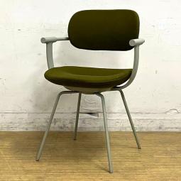 【2021年製】イトーキ　バーテブラ03　4本回転足・スチールタイプ　張地：fern（Knoll Textiles）　フレーム：ペールオリーブ　デザイン性の高いミーティングチェア【ABW】