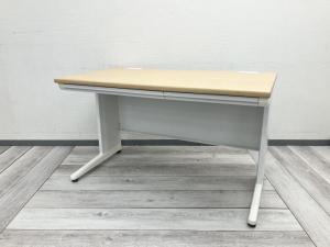 とにかく安くお探しの方にオススメ！　【平机　ナチュラル　幅：1200/奥行：700/高さ：700　引き出し付き】カグクロ製KDシリーズ
〈岐阜・愛知・三重・静岡・福井〉