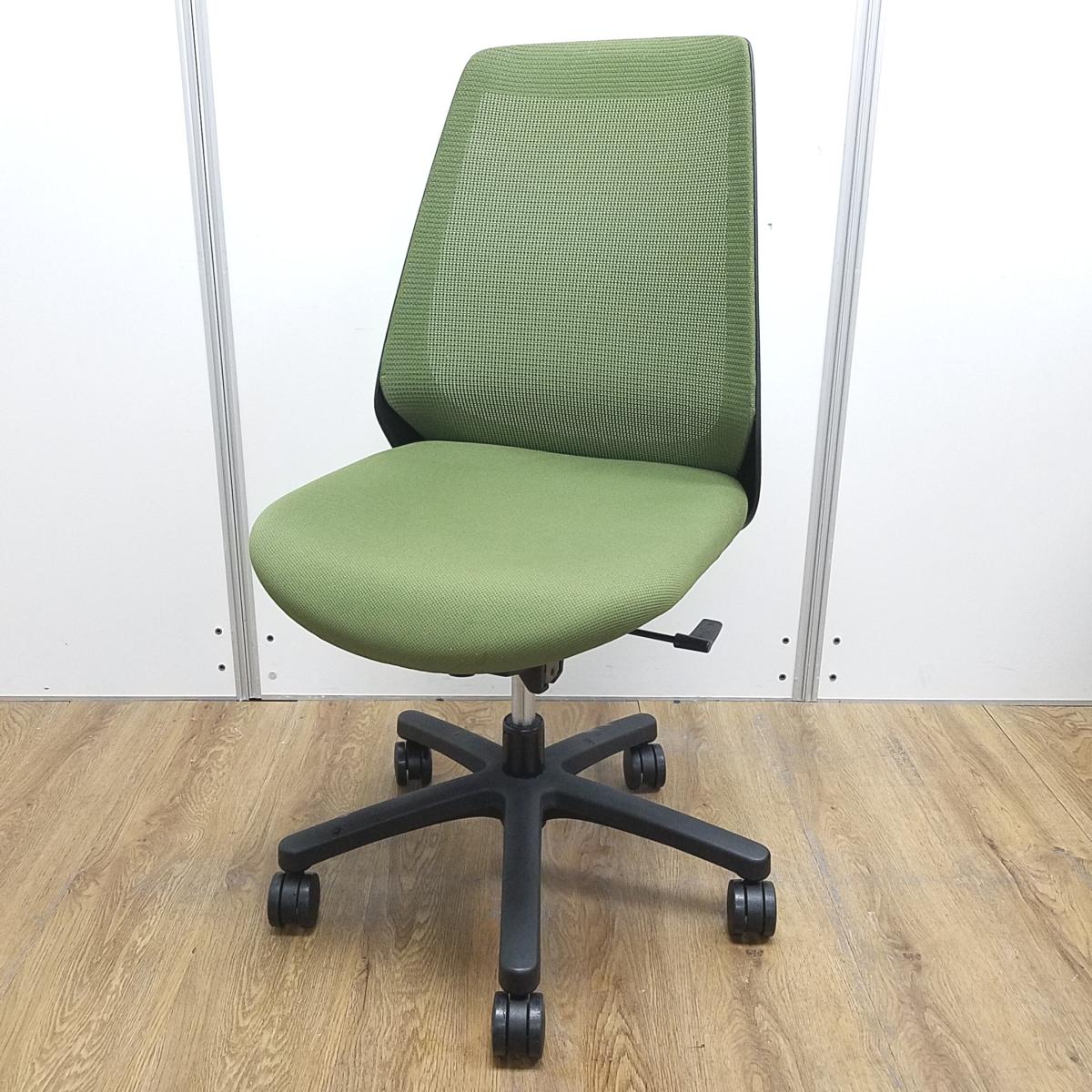 イトーキ製　ノナ　アイビーグリーン　ブラックフレーム　背面メッシュ　ループ肘※固定肘　理想的な作業姿勢をキープ！　デスクに納まりの良いコンパクトメッシュチェア！　肘無しハイバックチェア！！
                        ノナ
                                    中古
            