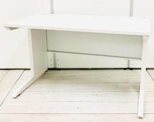 【大人気定番サイズ！】幅1200mm！広すぎず狭すぎないスタンダードな平机！引出無で足回り広々！
■イトーキ/CZR/ホワイト