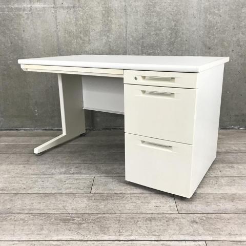 【定番サイズの幅1200㎜！人気のホワイトカラーの片袖机！】■オカムラ製　片袖デスク　W1200/D700/H700mm　ホワイト　シリンダー錠【収納も充実で使いやすい！】