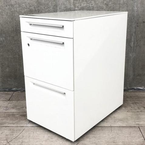【フリーアドレスの必須品！収納とワークスペースの拡張にオススメ！】■オカムラ　 プロユニットシリーズ　3段ワゴン　ホワイト　　高さ：680mm(フリーアドレスにフィットします)【ハイワゴン】【Okamura　ProUnit】