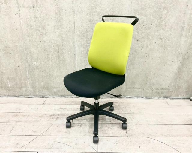 【在庫入替セール品】【美しさが際立つシンプルデザイン！在宅ワークにも適したコンパクト設計！】■イトーキ（ITOKI）製　トルテR（torte-R）　ハイバック　肘無し　■ハンガー付　■背面：アイビーグリーン/座面：ブラック【弊社使用欄：A01005833】