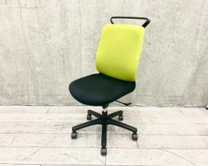 【在庫入替セール品】【美しさが際立つシンプルデザイン！在宅ワークにも適したコンパクト設計！】■イトーキ（ITOKI）製　トルテR（torte-R）　ハイバック　肘無し　■ハンガー付　■背面：アイビーグリーン/座面：ブラック【弊社使用欄：A01005833】