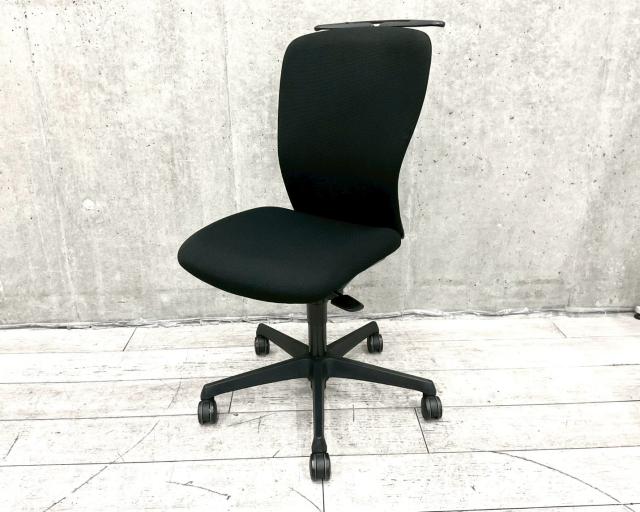【在庫入替セール品】【オールブラックの定番シリーズ！異硬度クッションと使い勝手の良い操作性が人気】■オカムラ(okamura)製/スラート (Sulato)/ハイバック肘無し/ハンガー付き/ブラック/オススメ(おすすめ) /人気商品【弊社使用欄：A00979724 】