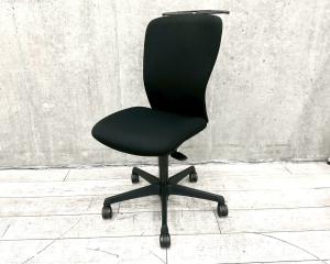 【在庫入替セール品】【オールブラックの定番シリーズ！異硬度クッションと使い勝手の良い操作性が人気】■オカムラ(okamura)製/スラート (Sulato)/ハイバック肘無し/ハンガー付き/ブラック/オススメ(おすすめ) /人気商品【弊社使用欄：A00979724 】