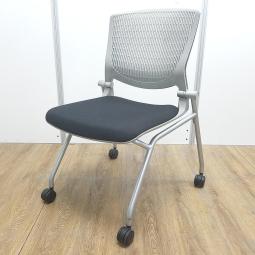 ★【訳あり品】オカムラ製　グラータ　グレーｘブラック　背面樹脂メッシュ　スリット構造のシェルがワーカーを軽やかに受け止める！　肘無しミーティングチェア　ネスティングチェア！！※保障対象外品になります。