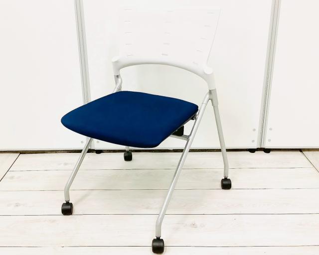 【中古4脚セット】クラスヴィッグ Nett Armless チェア ホワイト 中古4脚セット】クラスヴィッグ Nett Armless チェア ホワイト