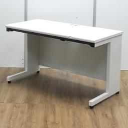 ★【訳あり品：凹み/配線カバー不/】プラス製　人気のロングセラー　フラットライン　ホワイト　W1200×D600×H700　注意※奥行600　薄型引出し　W1200平机！！※保障対象外品になります。