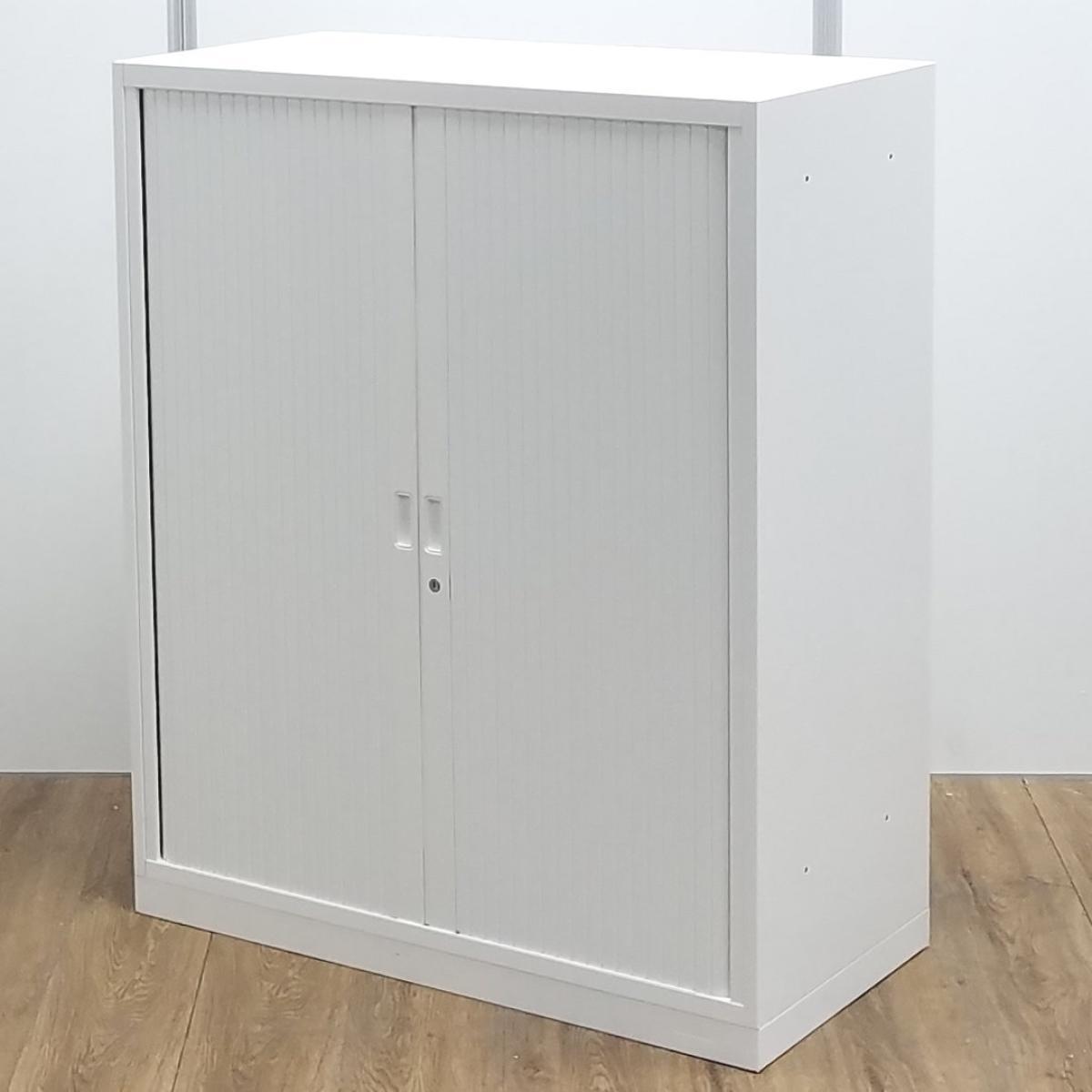 【T9】【K8】【商品入替のため、残り2台限り】【レア】オカムラ製　レクトライン　ホワイト　W900×D450xH1100サイズ　シリンダー　珍しいシャッター式書庫が入荷！　扉が書庫内に収まるため導線の邪魔になりません！　シャッター式書庫！！
                        レクトライン
                                    中古
            