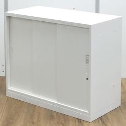 ★【レア】オカムラ製　レクトライン　ホワイト　引違い書庫　3枚戸タイプ　ローキャビネット　H760サイズ　シリンダー　スライド引き戸だから開閉スペースに困りません！　人気の引き違い書庫！　3枚引き違い書庫！！