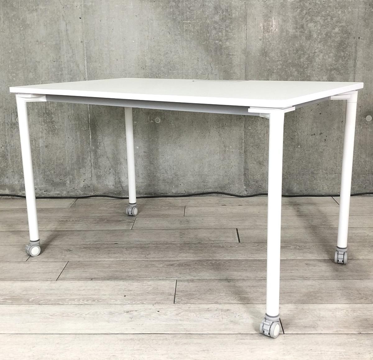 【フレキシブルに使用可能なキャスター付きワークテーブル！】■イトーキ（ITOKI）製　アクティブフィールド（Active Field）　ワークテーブル　パーソナルテーブル　W1200×D700㎜　■キャスター付き　■ホワイト　配線カバー: ブラック【2505】弊社使用欄【A01018396】
                        アクティブフィールド
                                    中古
            