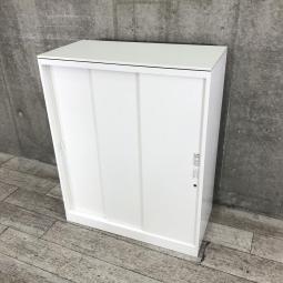 【スライド引き戸だから開閉スペースに困らない！3枚引き戸タイプ！】■オカムラ（okamura）製　レクトラインシリーズ　3枚引き違い書庫　ローキャビネット　■ネオホワイト　■シリンダー錠【IB】