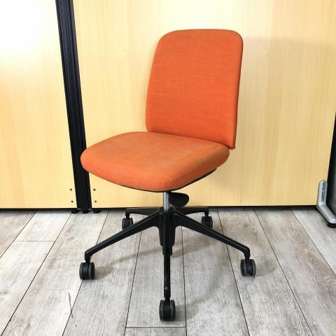 展示品　オカムラ　ライブス　デスクチェア　事務椅子　ダイニングチェア　回転式 展示品 オカムラ ライブス デスクチェア 事務椅子 ダイニング
