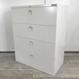 【オフィスの必需品！希少な大容量4段キャビネット！】■オカムラ（okamura）製　レクトライン（Rectline）シリーズ　4段ラテラル　ローキャビネット　■ホワイト　■シリンダー錠 【弊社使用欄：A01023707】