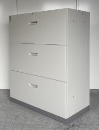 【汎用性抜群の大容量書庫！抜群の収納力で書類をスッキリ整理！】■ナイキ（NAIKI）製　3段ラテラル書庫　ローキャビネット　W900×D450×H1100㎜　■シリンダー錠　■カラー：グレー
