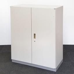 【15台入荷】【倉庫在庫品】【取っ手日焼けあり】定番シリーズのシリーズ「シンライン」入荷！中古　ニューグレー　書庫　オフィス　家具　レイアウト　イトーキ　シンライン　棚　キャビネット　両開き　オフィスバスターズ　梅田本店
