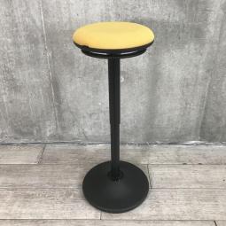 【「座る」と「立つ」のいいとこ取り！高さ調節可能なパーチングスツール！】■オカムラ（okamura）製　ピルエット（pirouetto）シリーズ　カウンターチェア　スツール　■座面：イエロー　支柱：ブラック【弊社使用欄：A01028456】【SN】