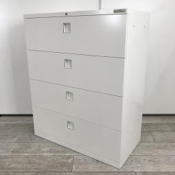 【オフィスの必需品！希少な大容量4段キャビネット！】■オカムラ（okamura）製　レクトライン（Rectline）シリーズ　4段ラテラル　ローキャビネット　■ホワイト　■シリンダー錠 【弊社使用欄：A01023707】【SN】