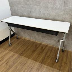【折りたたみ収納が秀逸！スタイリッシュなデザインで高品質！】■オカムラ(okamura)製　インターアクトNT（INTER ACTNT）　サイドスタックテーブル　W1800×D450×H720mm　■配線カバー無し　■幕板無し　■キャスター付　■ホワイト