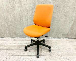 【在庫入替セール品】【ふっくらクッションでお尻が疲れにくい！全ての機能をコンパクトに！】■ITOKI（イトーキ）製　トルテR　肘無ハイバック　■アンバーオレンジ　【弊社使用欄：A01007049 K】