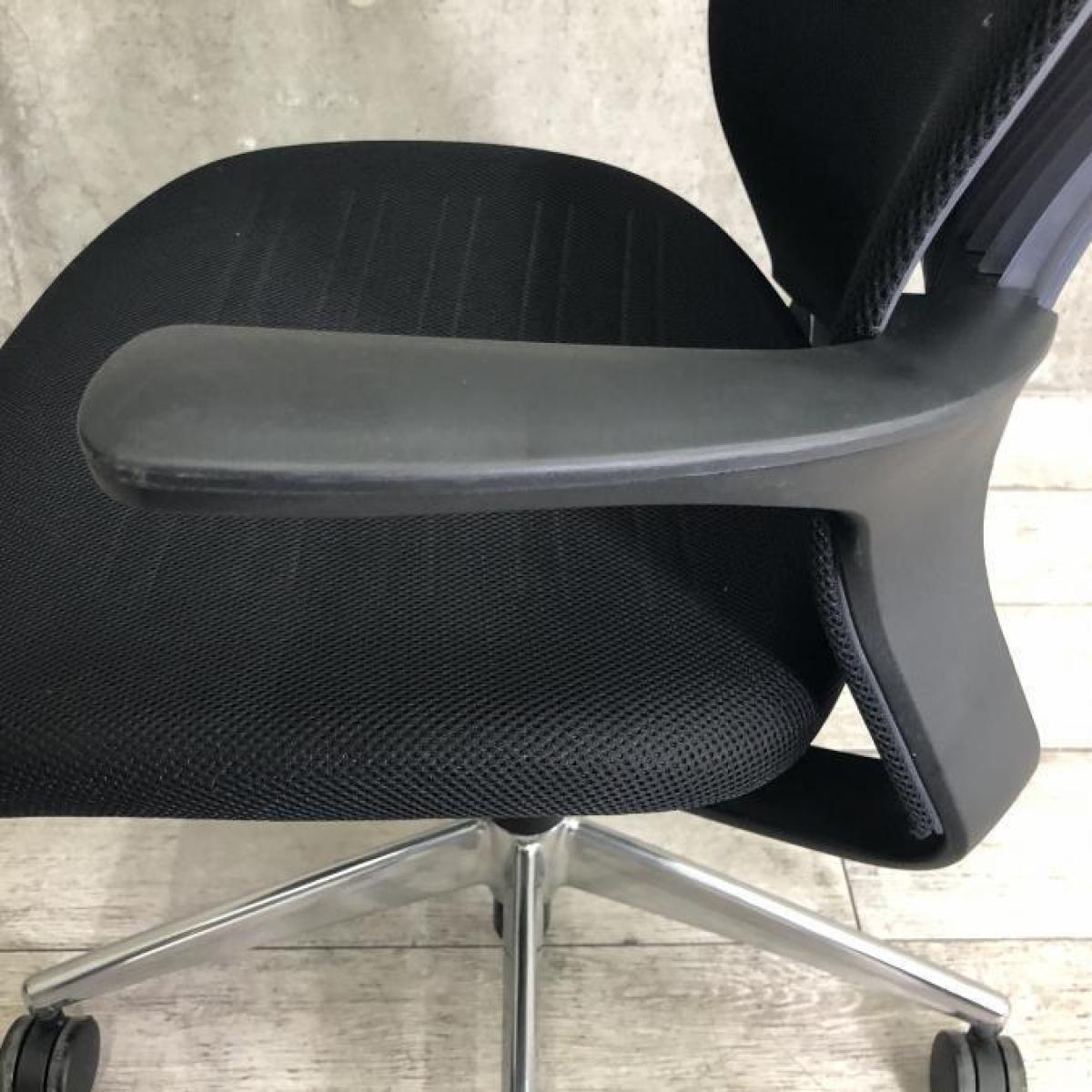 【中古】M4 アルミ CRS-G2201B コクヨ/KOKUYO 肘付ハイバックチェア 538344 - 中古オフィス家具ならオフィスバスターズ