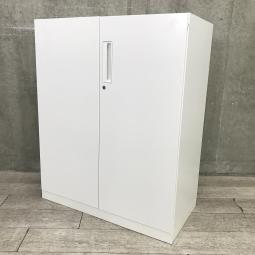 【収納物がひとめで分かる奥行き450mmの両開き書庫！】■コクヨ（KOKUYO）製　エディア（EDIA）シリーズ　両開き書庫　ローキャビネット　■シリンダー錠　■ホワイト　■ベース付き