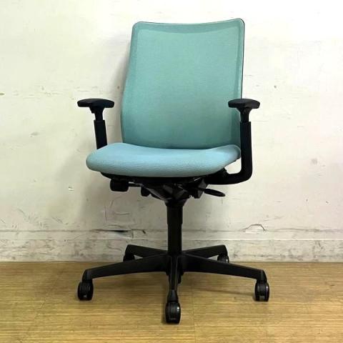 【在庫入替セール】オカムラ　フルーエント 　可動肘付き・ローバックモデル　背メッシュタイプ　クロス：セージ　フレーム：ブラック【愛知・名古屋・豊田・静岡・浜松】