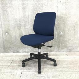 【関西倉庫在庫品】■イトーキ（ITOKI）製　トルテアール（R）チェア　肘無ローバック　■ブルー【美しさが際立つシンプルデザイン！コンパクトに使えて優しい使い心地！】