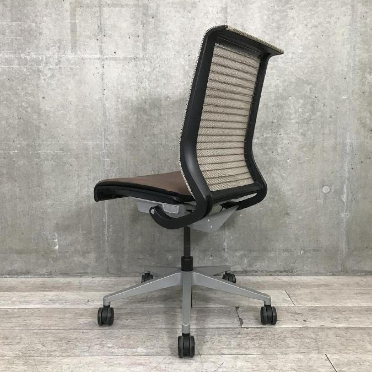 新品・完全未開封・未使用カウンターチェア　箱入り美品 56d7bb76e6a99014344169afab2d65