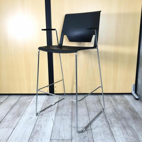 【ハイテーブルやカウンターに合わせて!リフレッシュスペースを演出!】■ヘイワース(HAWORTH) ベリー(Very) カウンターチェア ハイチェア ■固定肘付き キャスターなし ■ブラック