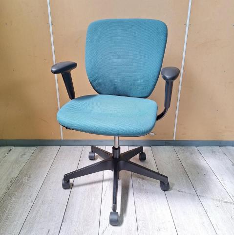 【中古】プラオチェア  イトーキ（ITOKI） 肘付ローバックチェア