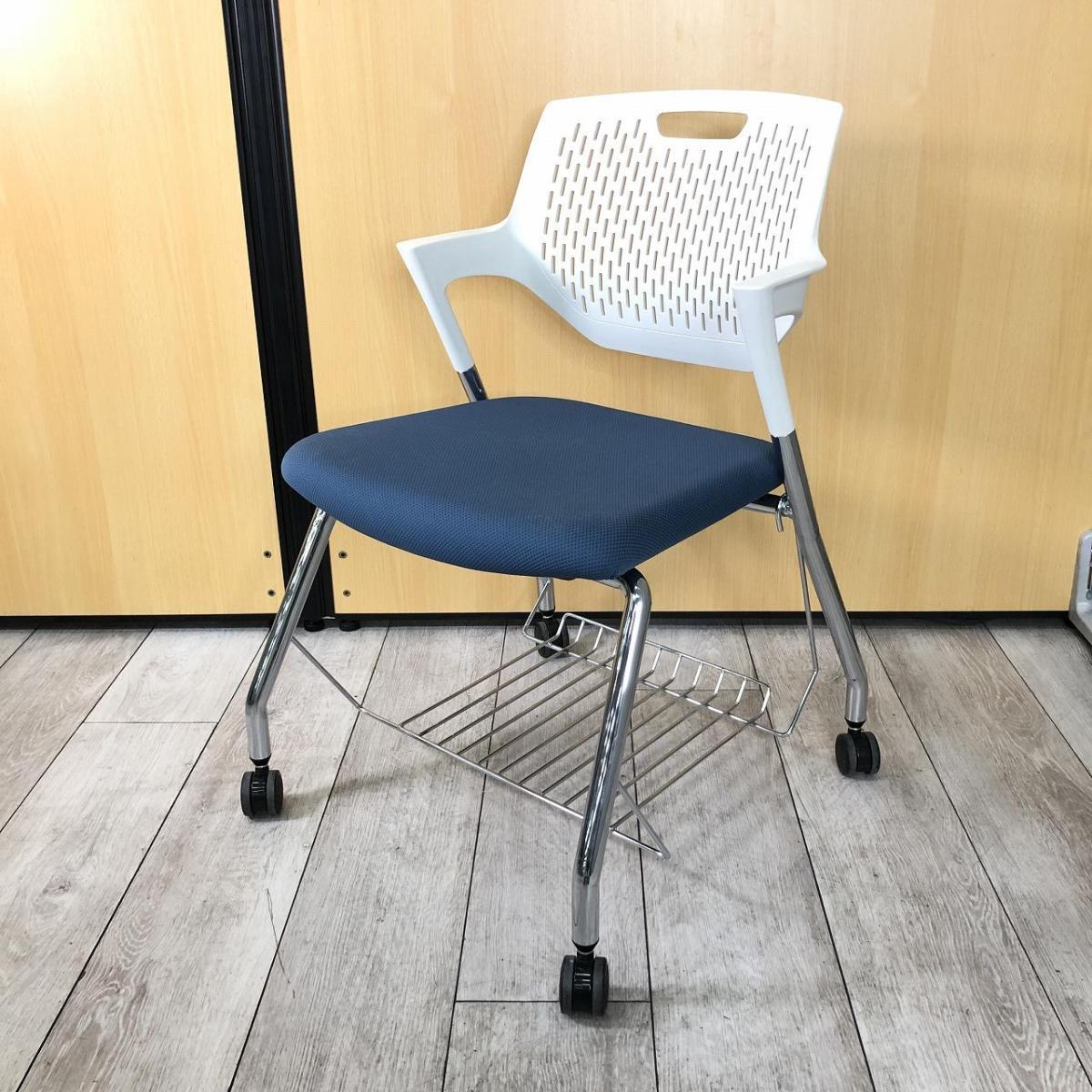 【在庫入替セール品】【荷物棚付で便利！アクティブなコミュニケーションをサポートするミーティングチェア！】■オカムラ（okamura）製　パート（Part）シリーズ　ミーティングチェア　ネスティングチェア　肘付　キャスター付　■背面樹脂メッシュ：ホワイト/座面：ブルー【弊社使用欄：A00999283】【SN】
                        パート
                                    中古
            